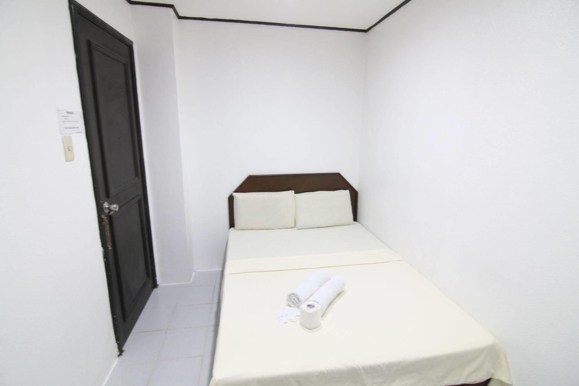 Hotel Juliano Манила Екстериор снимка