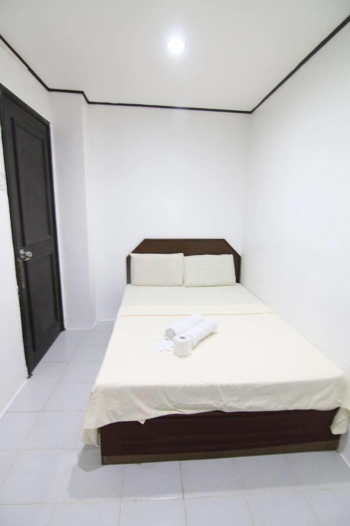 Hotel Juliano Манила Екстериор снимка